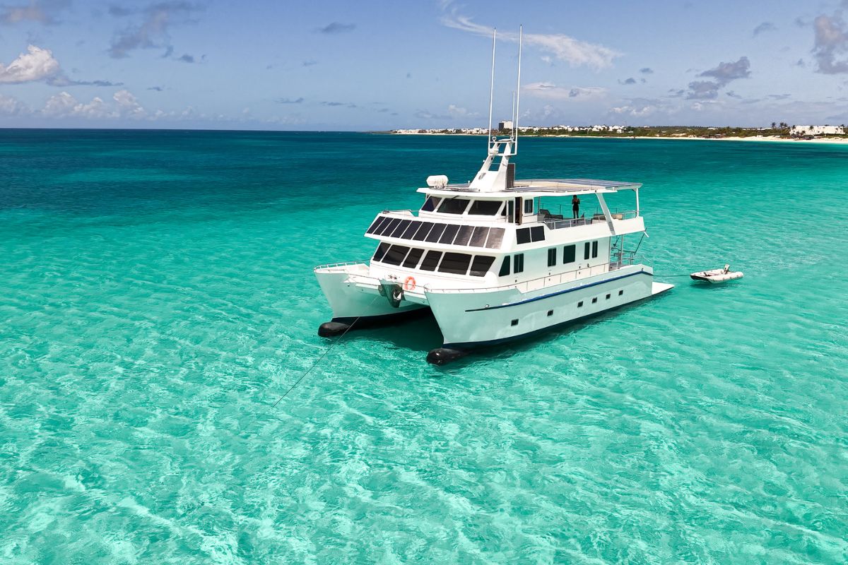 The NAV “LEONICK” 80 is an elegantly designed yacht, with clean lines.