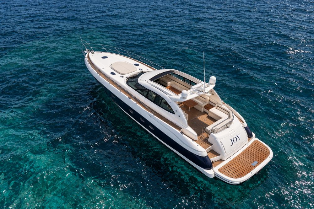 The Blu Bi U is an elegantly designed yacht, with clean lines.